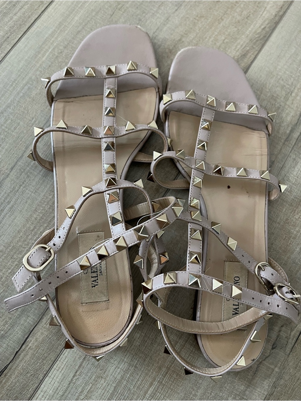 Valentino Garavani Rockstud Flat Sandals 39.5 Nude Blush Leather - Picture 2 of 4